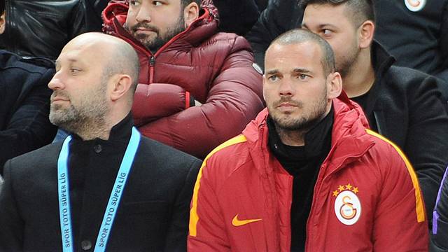 Wesley Sneijder’siz olmuyor