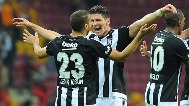 Cenk Tosun, Mario Gomez'i geride bıraktı