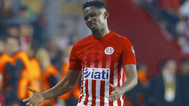 Samuel Eto'o oyundan alınınca çıldırdı