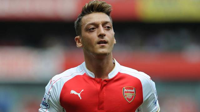 Mesut Özil'den Wenger'e eleştiri