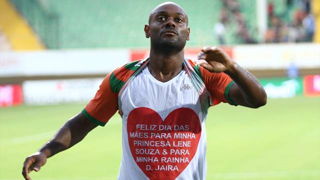 Fenerbahçe'de Vagner Love sesleri