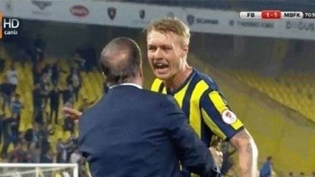Advocaat ile Kjaer birbirine girdi!