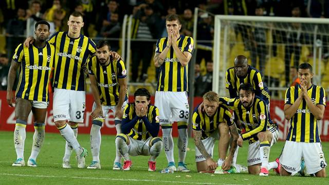 Fenerbahçe'de şok karar! Kabul etmeyen gidecek