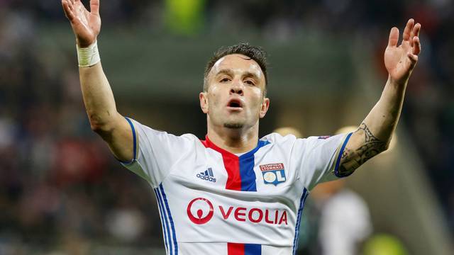 Fenerbahçe, Valbuena transferini bitirdi