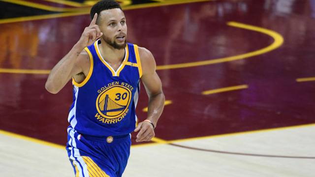 Golden State'ten Curry'ye rekor kontrat
