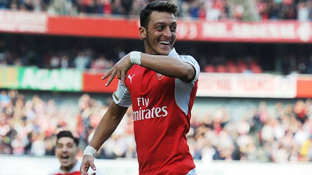 Mesut Özil Arsenal'de kalmak istiyor