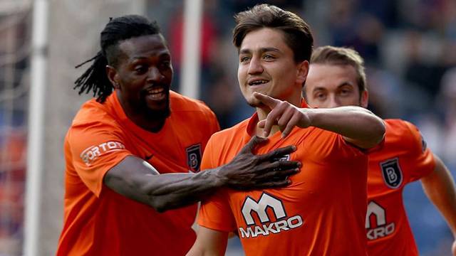 Cengiz Ünder Başakşehir'in kampından ayrıldı