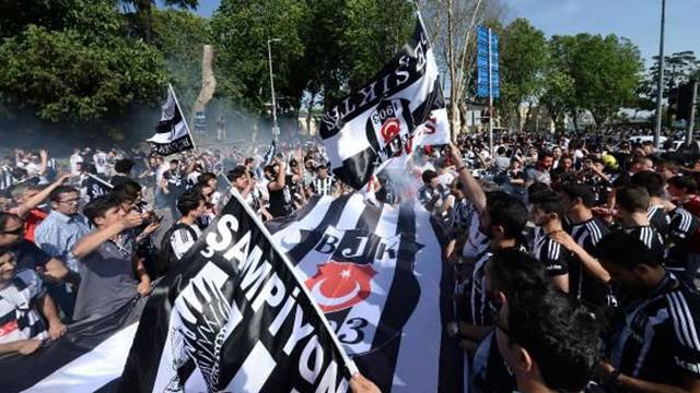 Beşiktaş taraftarı takıma Dolmabahçe'de destek verecek