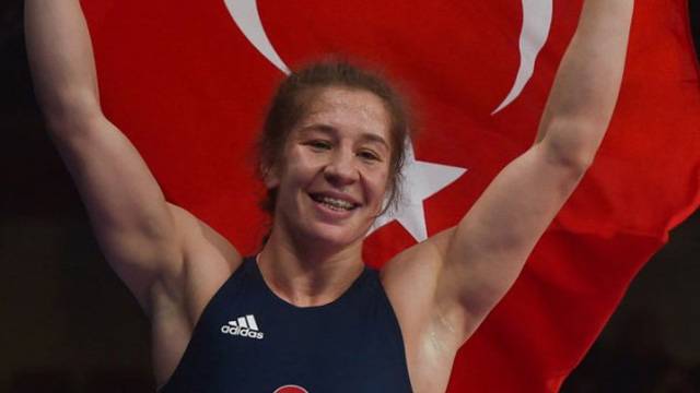 Yasemin Adar'dan tarihi başarı