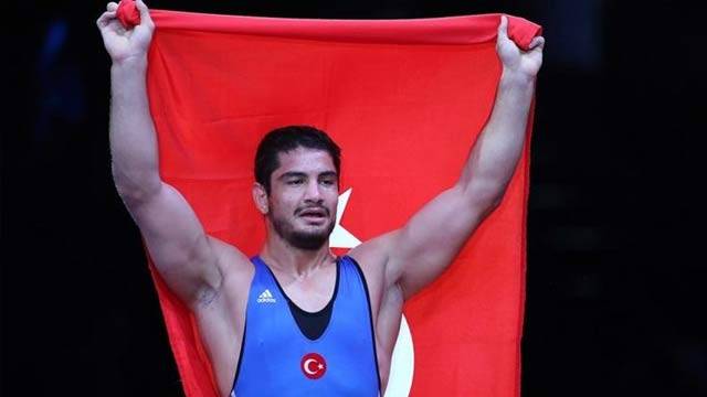 Taha Akgül dünya ikincisi oldu