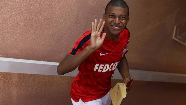 PSG Mbappe için Monaco'yla 180 milyon euroya anlaştı