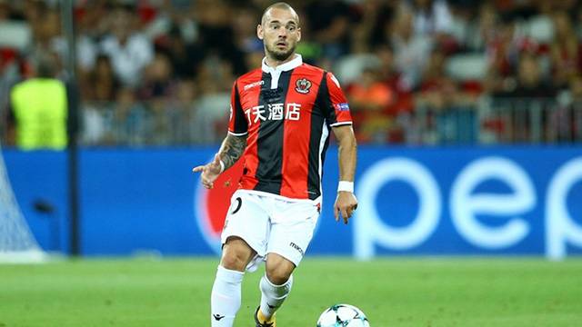 Sneijder Nice taraftarının protestosuna maruz kaldı
