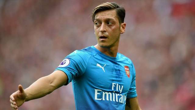 Mesut Özil sonunda patladı! 'Çenenizi kapatın'
