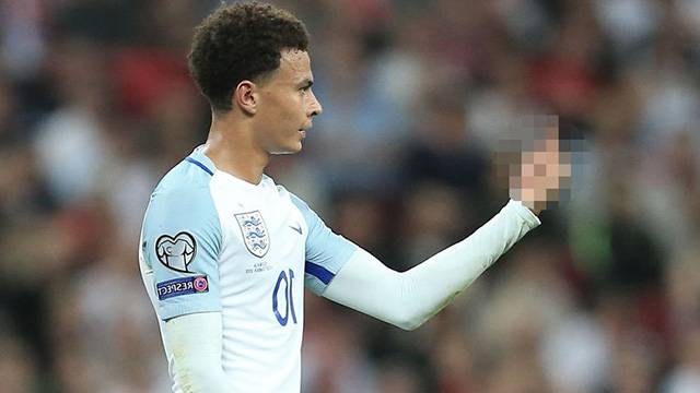 Dele Alli Kyle Walker'a orta parmağını gösterdi