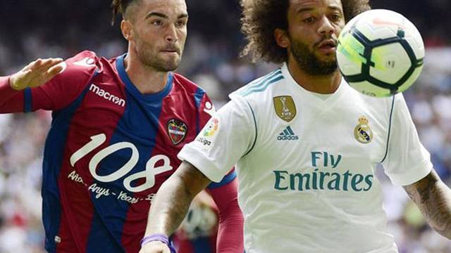 Real Madrid evinde puan kaybetti