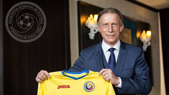 Romanya Futbol Federasyonu Christoph Daum'un görevine son verildiğini açıkladı