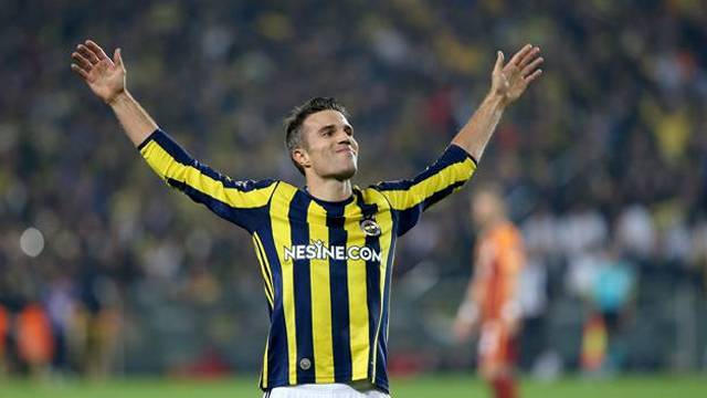 Dirk Kuyt'tan Robin Van Persie'ye transfer tavsiyesi