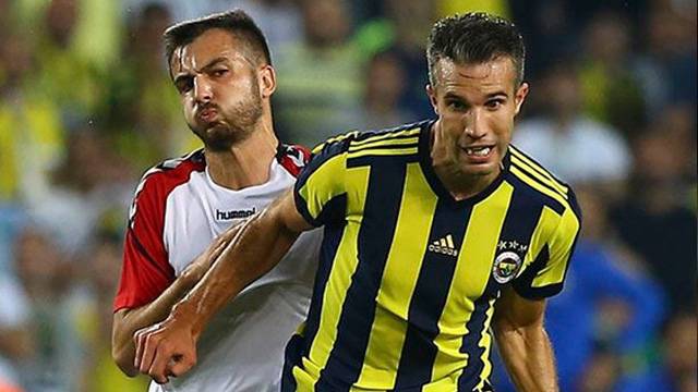 Yönetimden Van Persie'ye rest