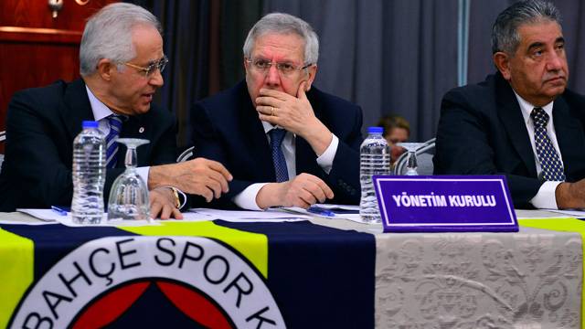 Fenerbahçe'de Aziz Yıldırım sahaya iniyor