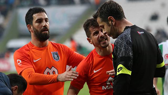 Konyaspor taraftarı Arda Turan'ı ıslıkladı