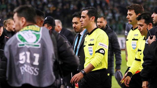 Konyaspor-Beşiktaş maçının hakemi Alper Ulusoy sosyal medyayı salladı