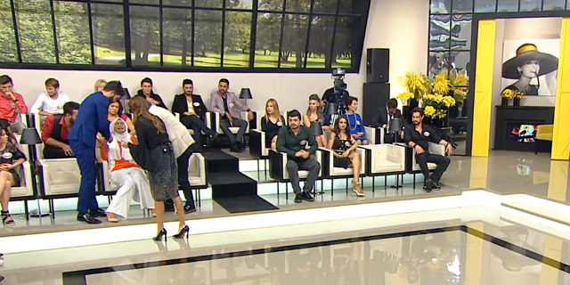 Gelin Adayı Hanife, Canlı Yayında Sinir Krizi Geçirdi ile ilgili görsel sonucu