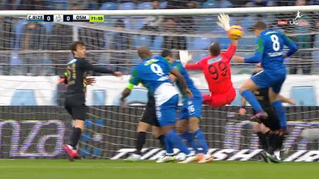 Rizespor'un Osmanlıspor'u Cüneyt Çakır,Karcemarskas  penaltı verdi. ile ilgili görsel sonucu